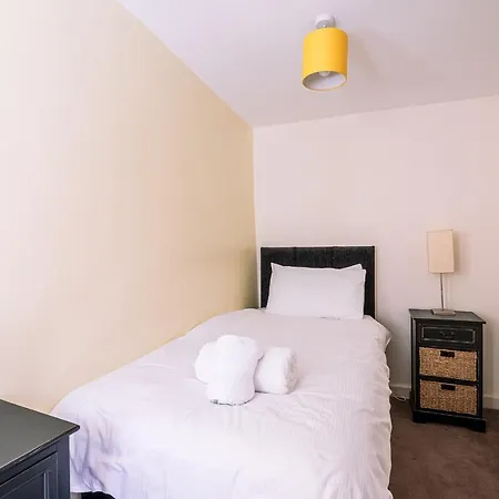 Flat 1, Literary Institute