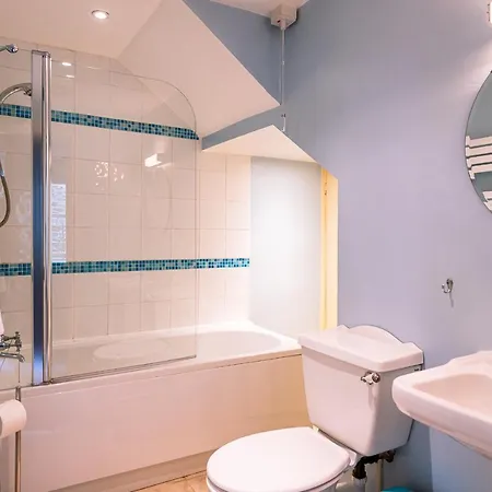 公寓 Flat 1, Literary Institute