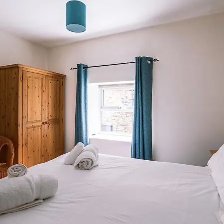 Flat 1, Literary Institute 里士满