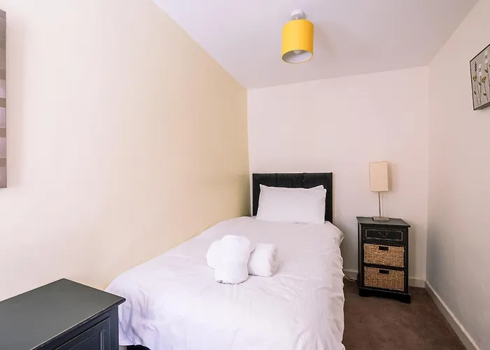 Flat 1, Literary Institute